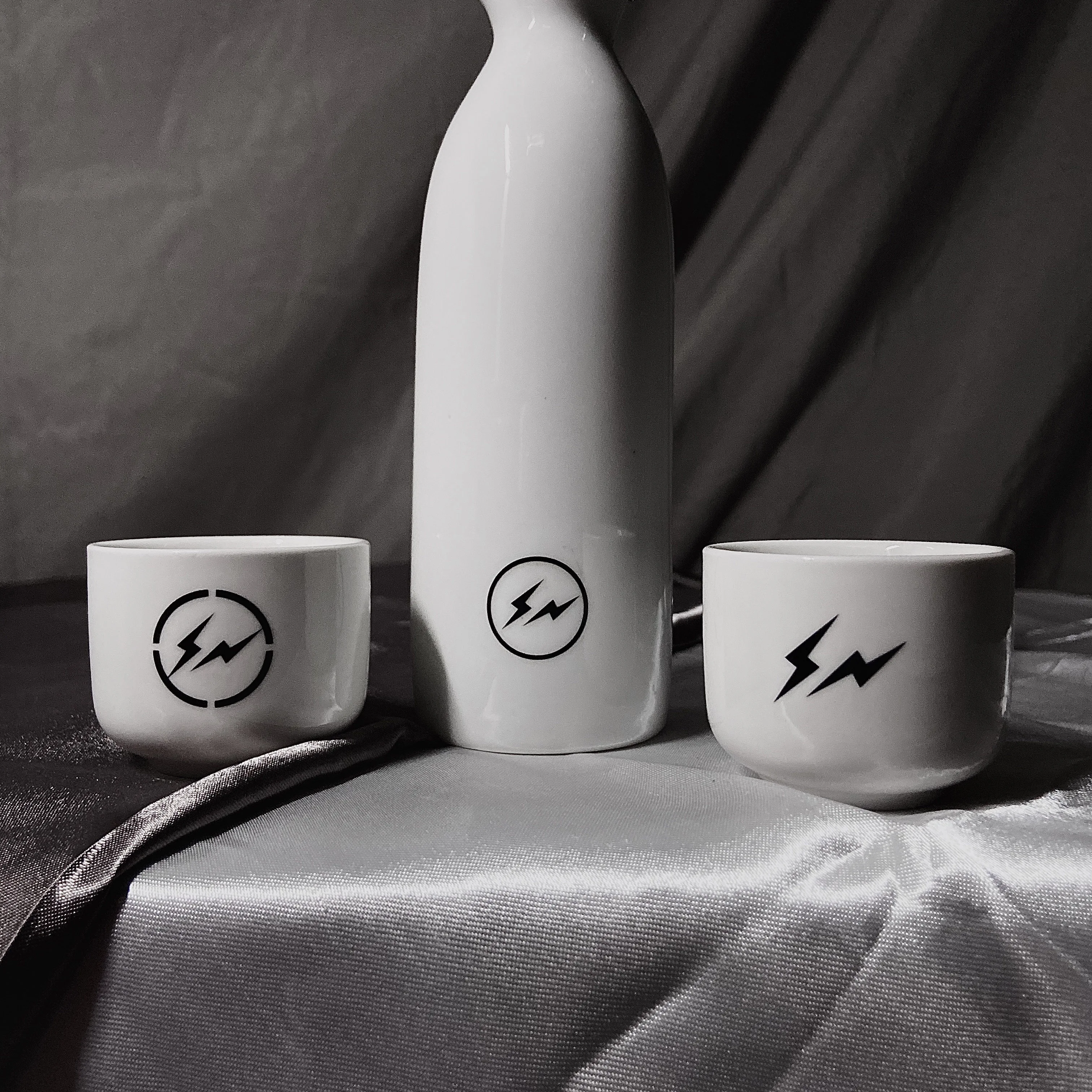 Trendy brand Hiroshi Fujiwara Lightning Fragment design same style ins ceramic sake pot cup set ornaments