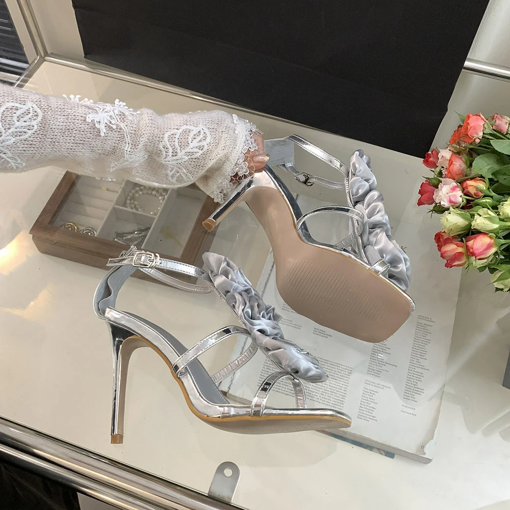 النساء النساء عالية الكعب الساتان زهرة مشبك الكاحل حزام الخناجر Strappy الكعوب ساحة المفتوحة تو متأنق تاريخ الحفلات مثير الصنادل