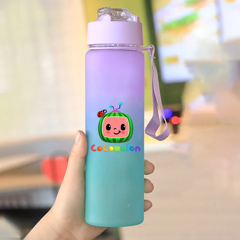 750 مللي Cocomelons بنات بنين زجاجات مياه خارجية كارتون أنيمي المحمولة شرب القش أكواب مياه الرياضة مكتب زجاجة هدية عيد الميلاد