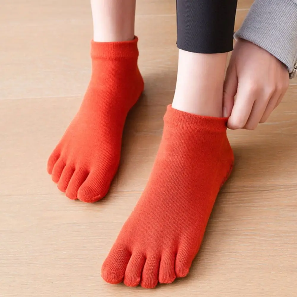 

Winter Solid Color Cotton Thicken Harajuku Unisex Sports Fitness Socks Five Finger Socks Non-Slip Women Hosiery