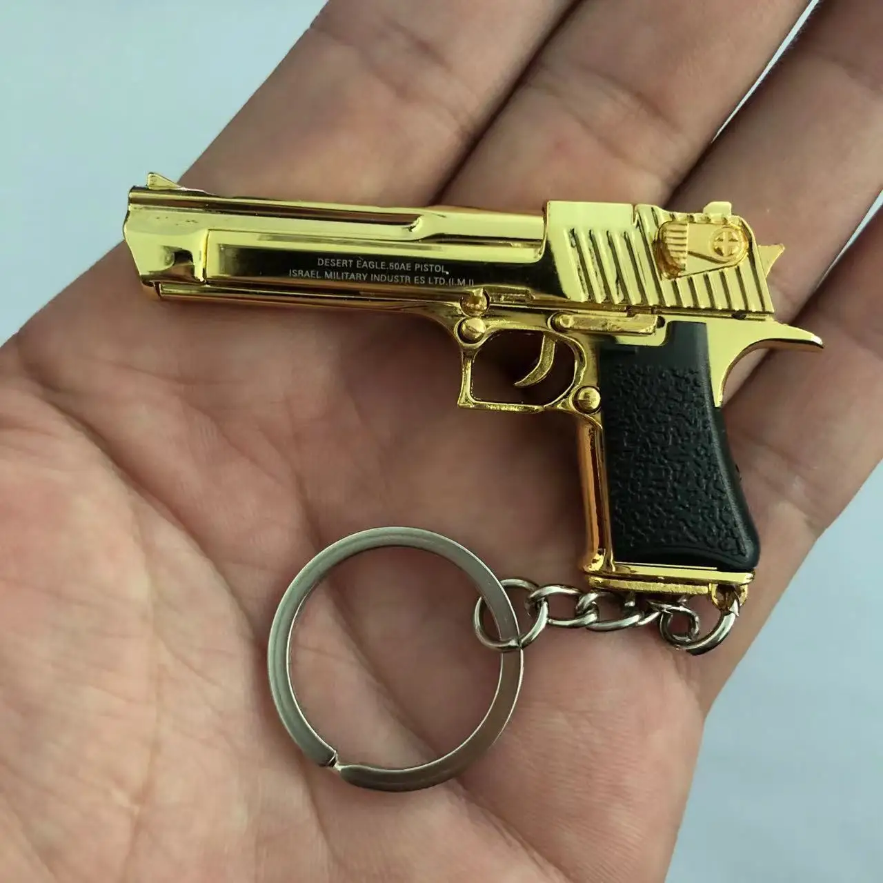 

Alloy 1:4 Scale Desert Eagle Pistol Model Keychain Mini Toy Gun Weapon Model Metal Keychain For Adult Kids Christmas Gift