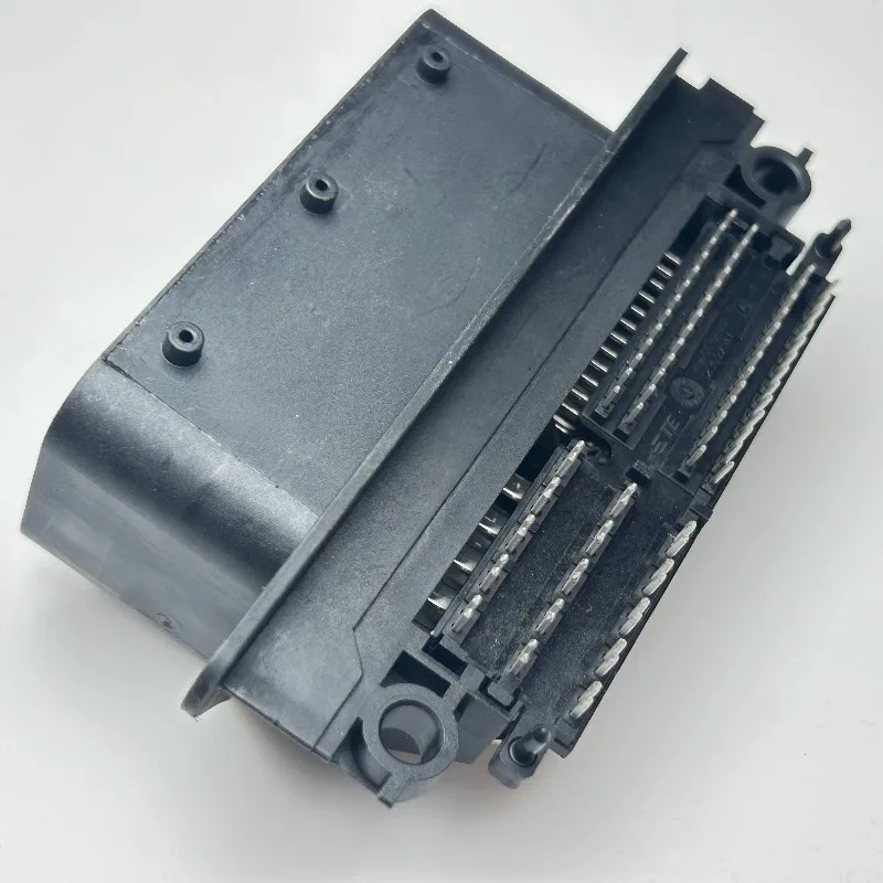 1PCS 2359790-1 original 67 hole automotive computer board plug pin socket board end