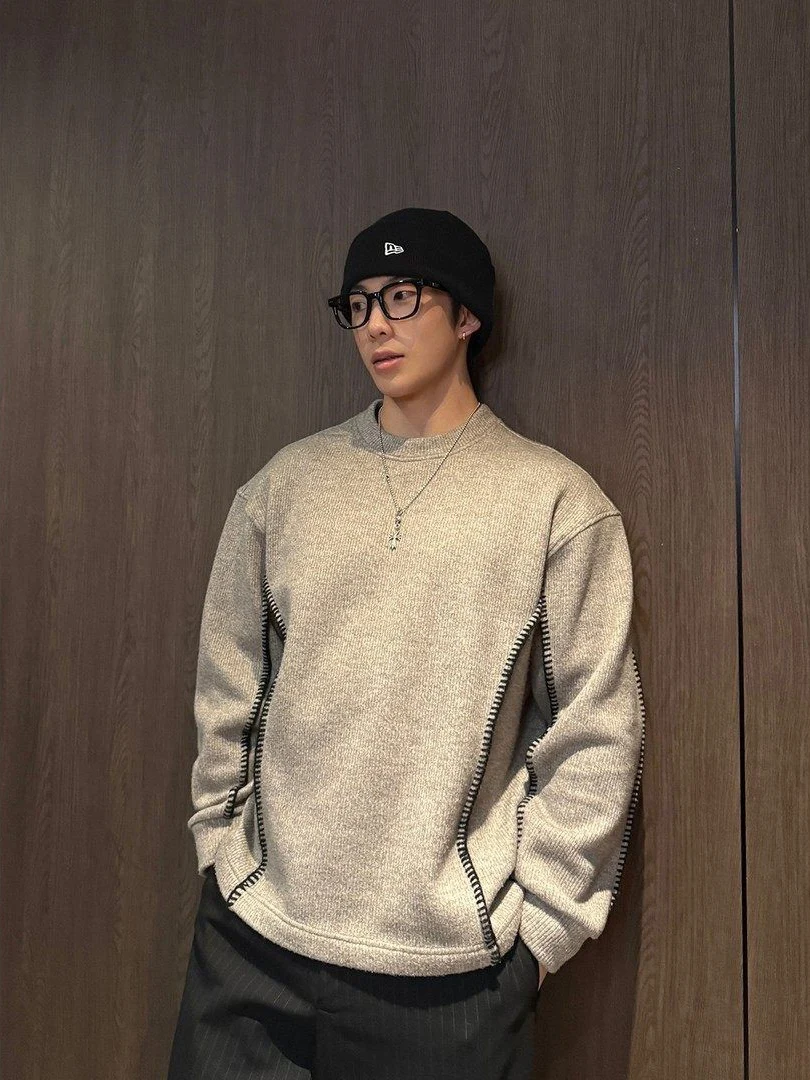 

2026 New Men's Long Sve Knitted Sweater Loose Fit Luxury Versatile Base Layer irt Trendy Striped Patchwork Design Casual...