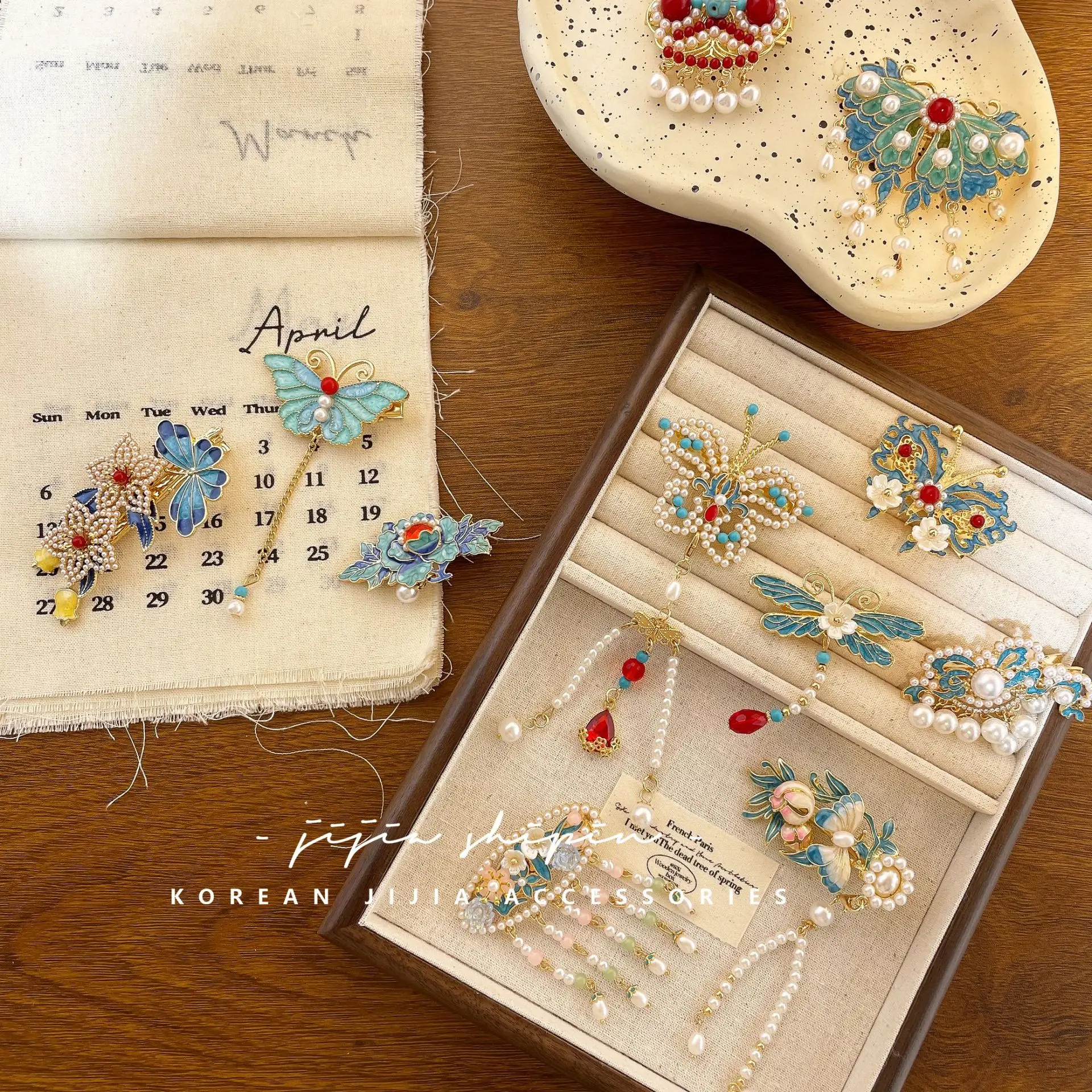 

Новая китайская заколка для волос в национальном стиле: эмалевая, с жемчугом, бабочками и бахромой, в стиле антикварного чонсама и ханьфу, умная и милая заколка для волос