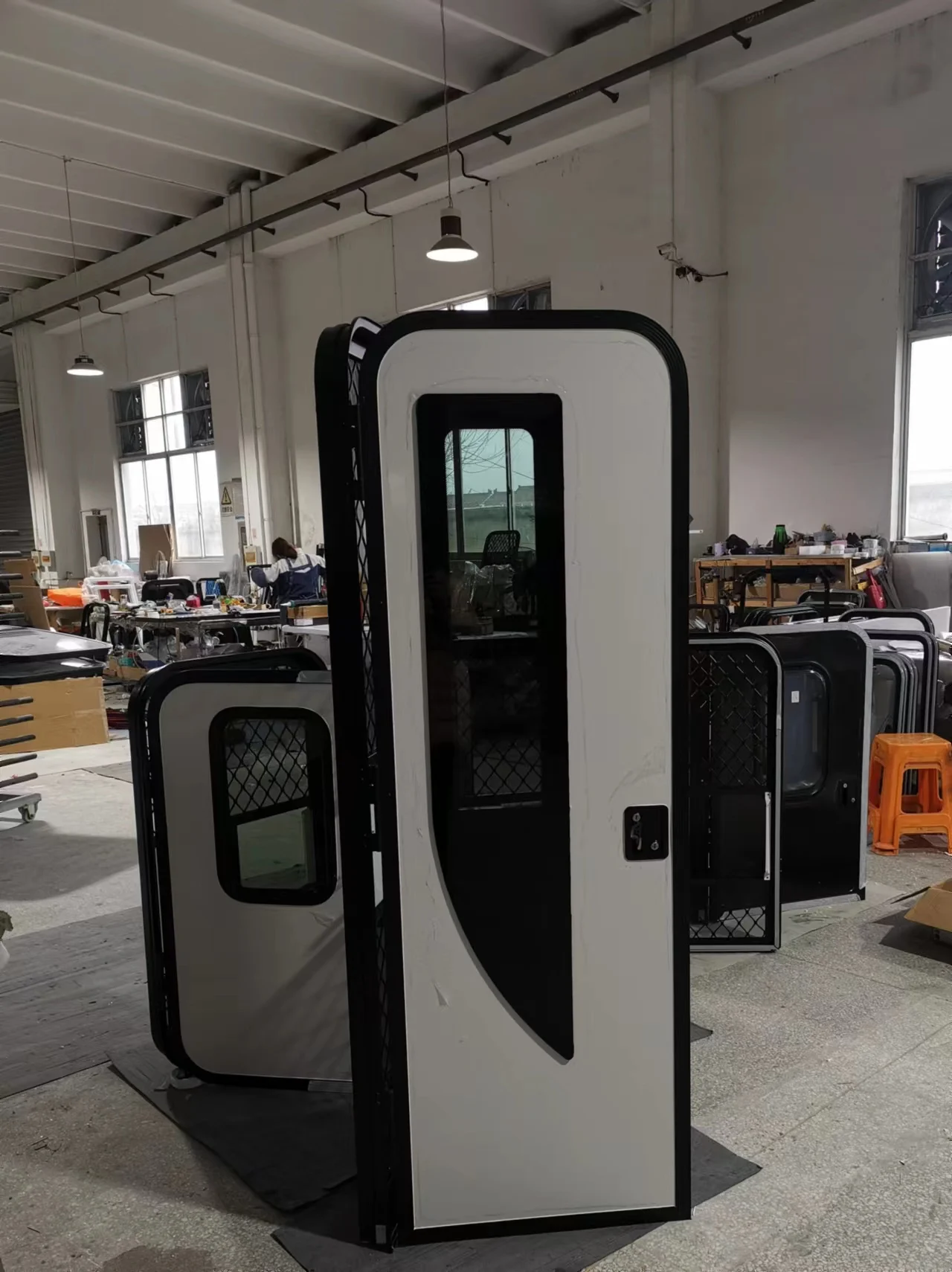 حار بيع سبائك الألومنيوم سكين على شكل نافذة مقطورة قافلة RV الباب مع باب الشاشة #4