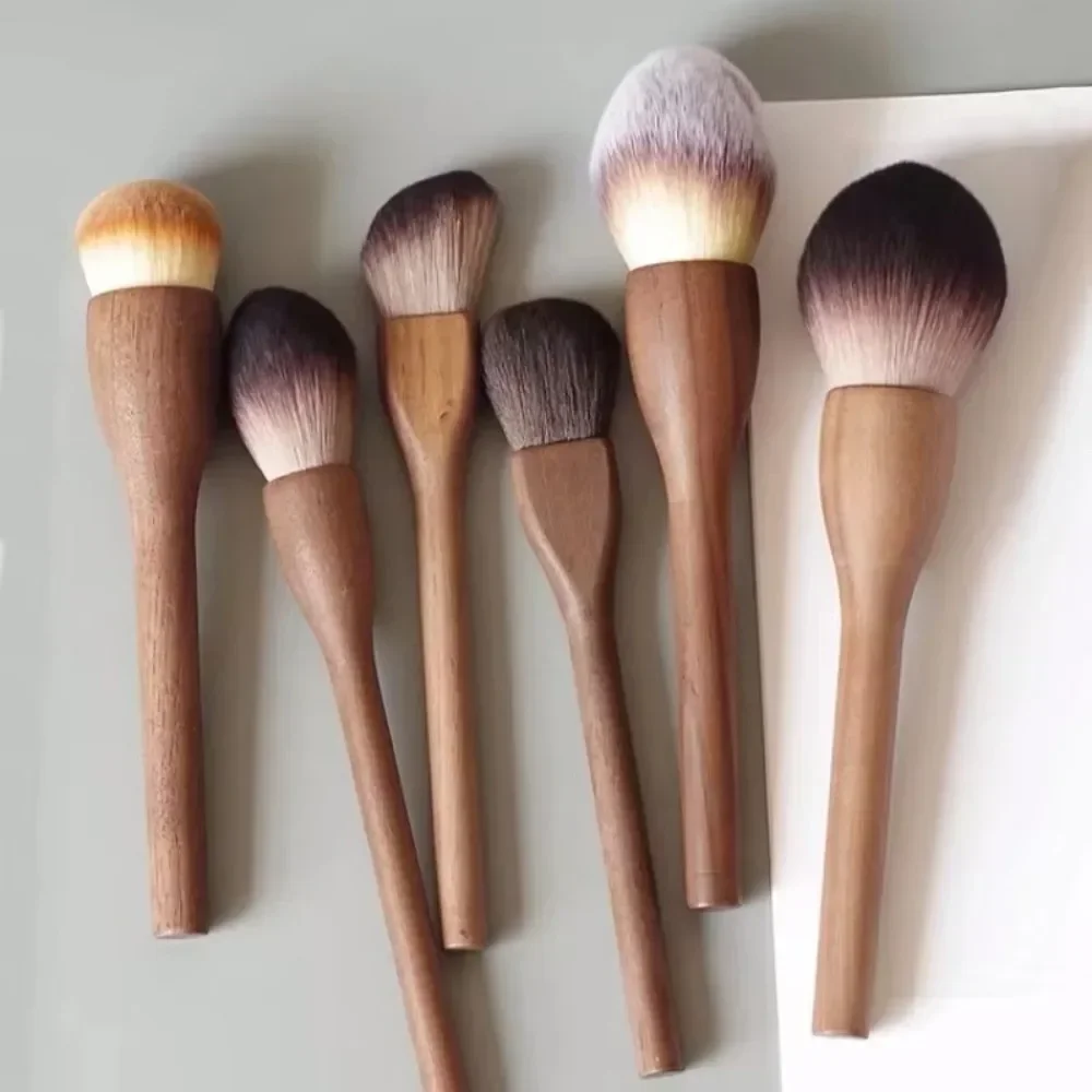 New Retro Wood Handle Makeup Brushes Super Soft Walnut Loose Powder Blush Foundation Contour Brush Cosmetic Makeup Tools