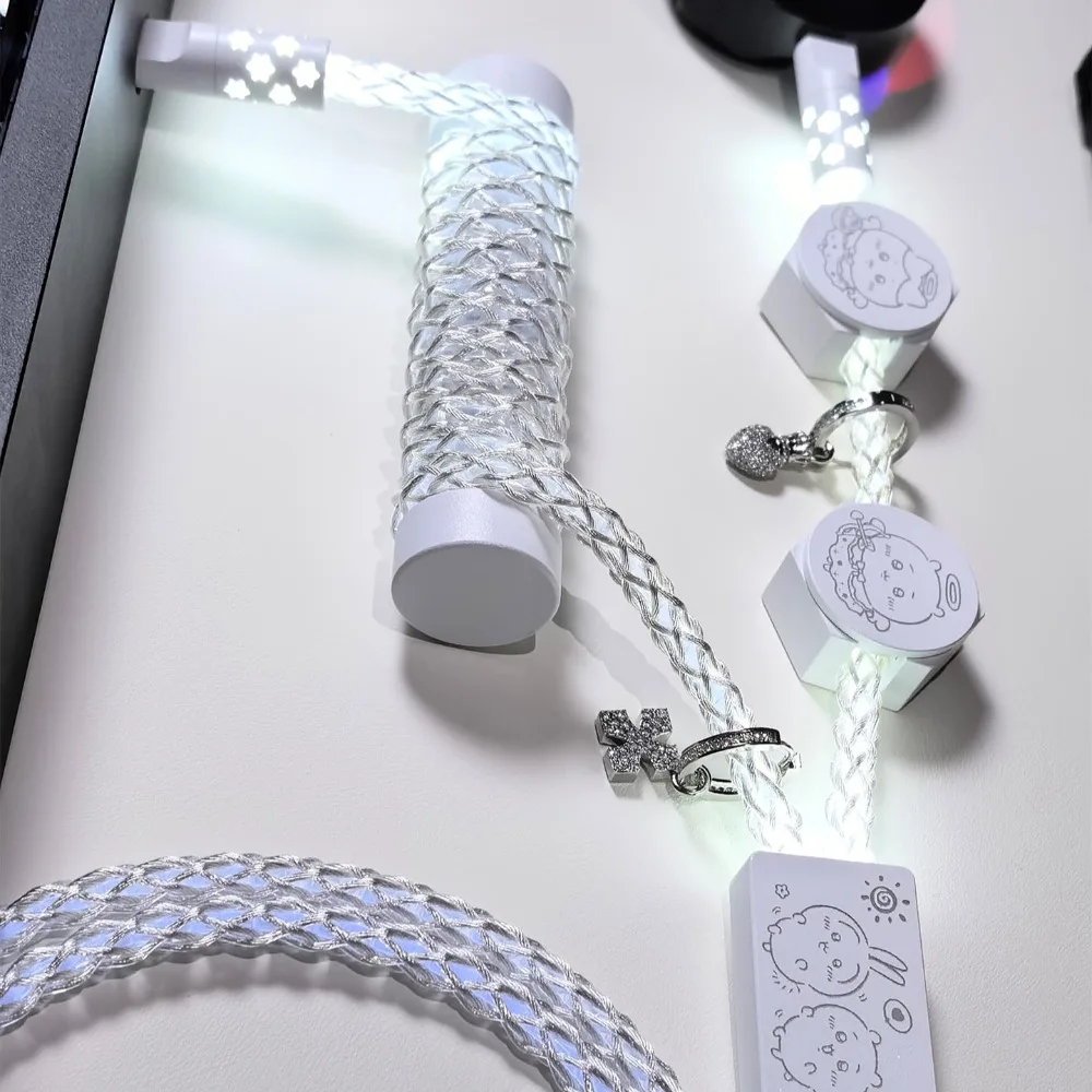 UNKNOWN ERROR D40 Cool White Light Magnetic Keyboard Cable 8K Aviation Plug One Against Two USB to Type-C Gaming Accessories