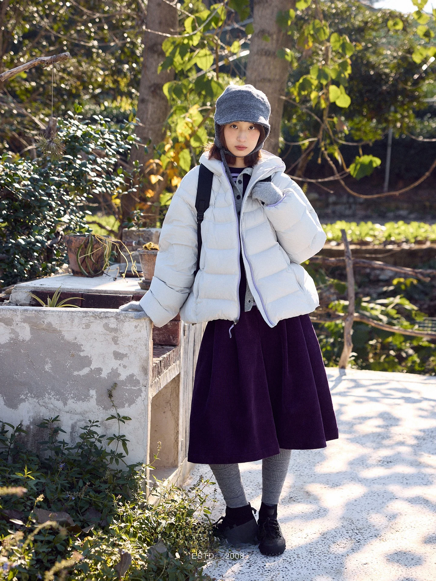 

Легкая женская зимняя куртка с капюшоном, наполненная пухом (90% белый пух), с контрастной строчкой, повседневная, утепленная