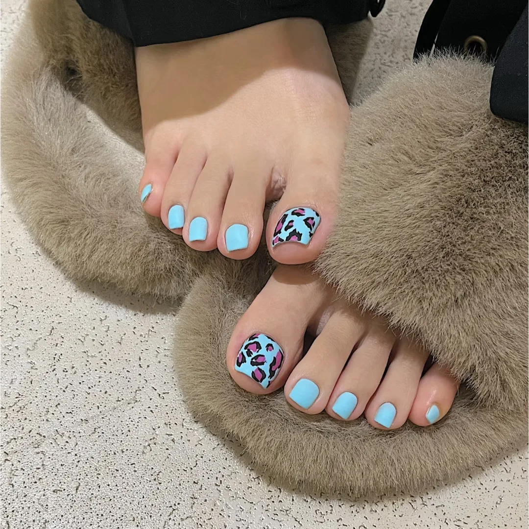 

24Pcs Short Square Head Fake Toenails Tips with Blue Leopard Print Design Press on Nails Reusable Finished Full Cover False Nail
