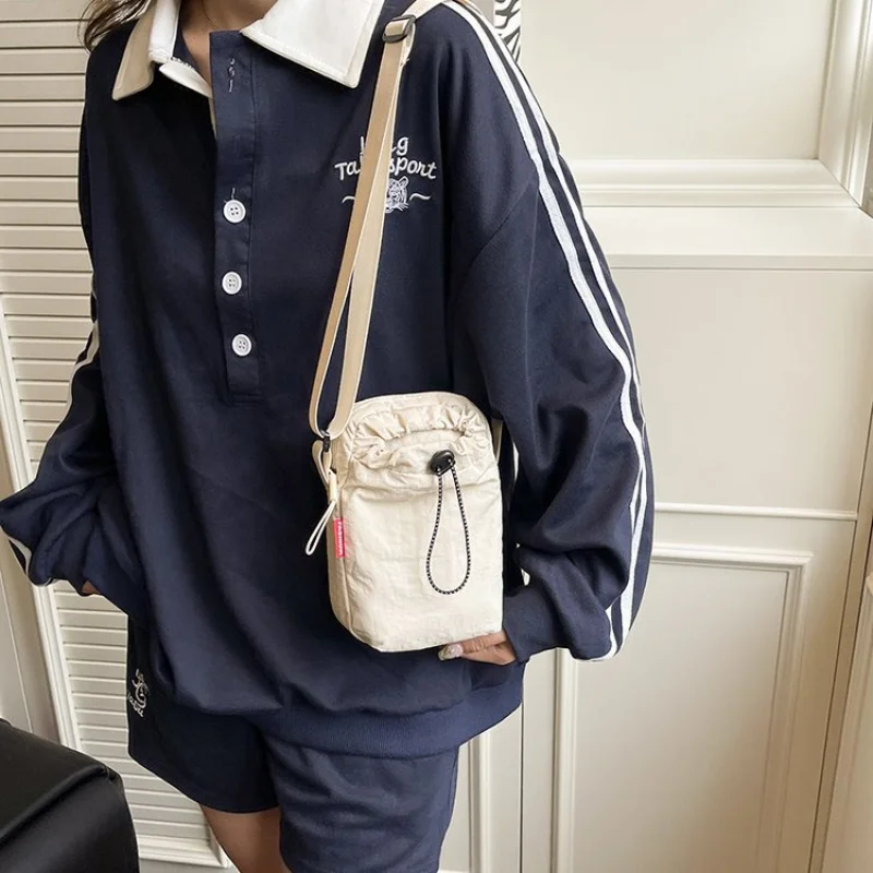 

Elegant Handle Bag With Ceramic Accents For Women For A Sophisticated And Artistic Look