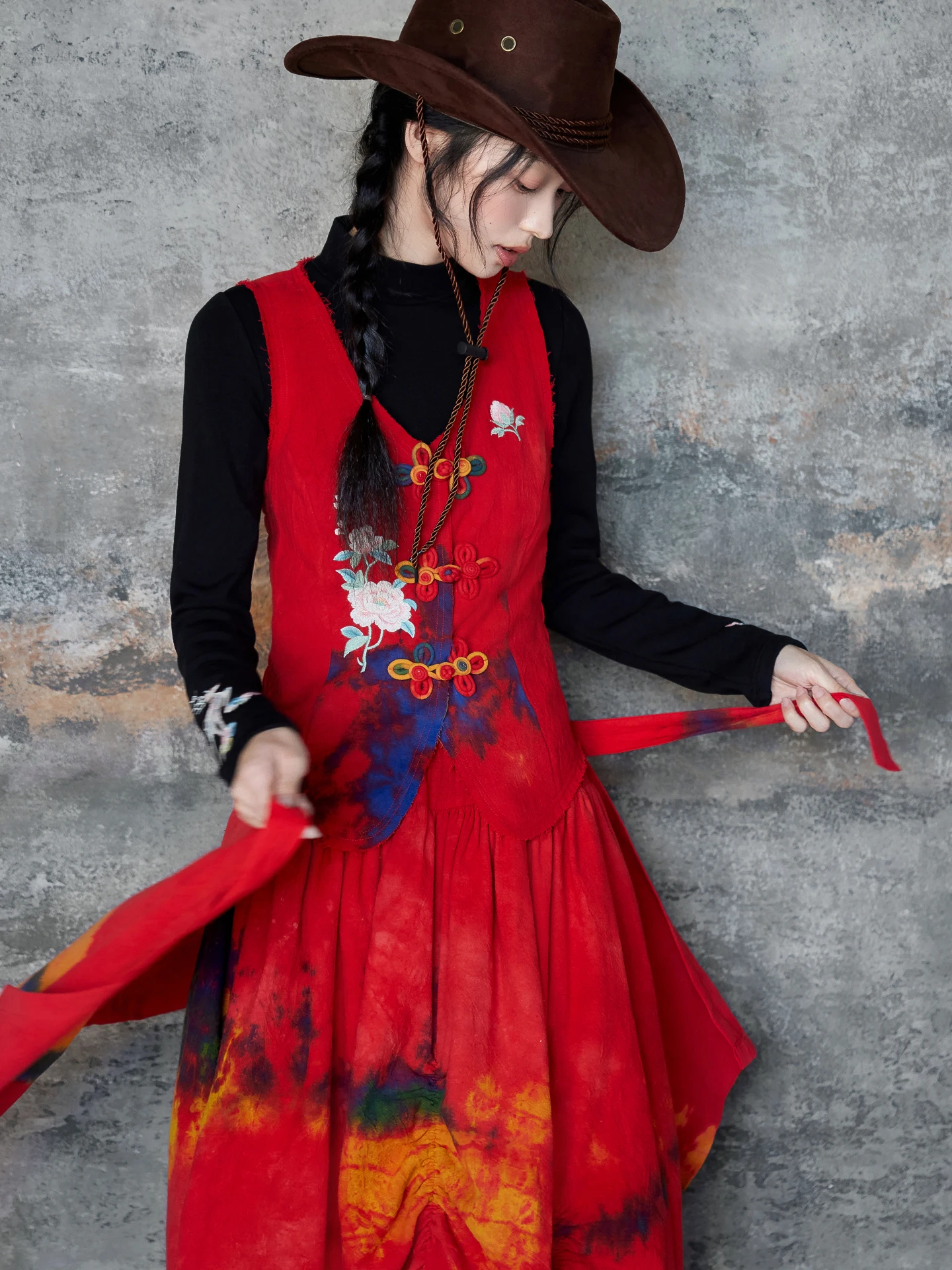 

Женский модный комплект ручной работы с вышивкой тай-дай и поясом на талии, топ f юбка, традиционная китайская осенняя одежда