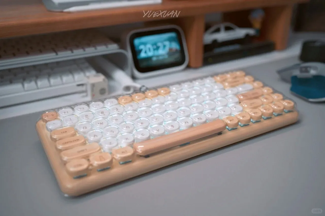 Tastiera meccanica Bluetooth IQUNIX M80 Cat Tastiera da gioco retroilluminata bianca dual-mode wireless gialla arancione