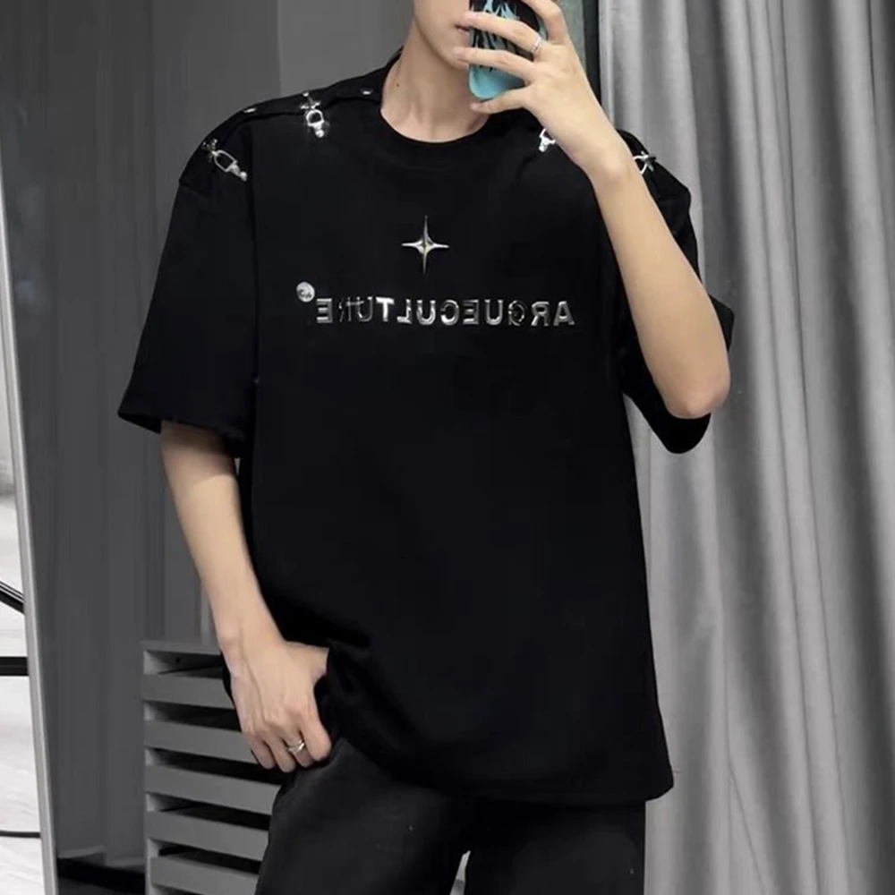 Mens Summer Short Sleeve T-shirt Metal Buckle Design Streetwear Korean Trendy Casual Loose Top Tees Personality Letter Pullover