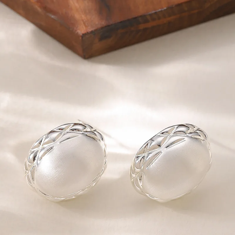 Fashionable, exquisite and simple, thick silver brushed geometric earrings, high-end, light luxury, niche and textured earrings
