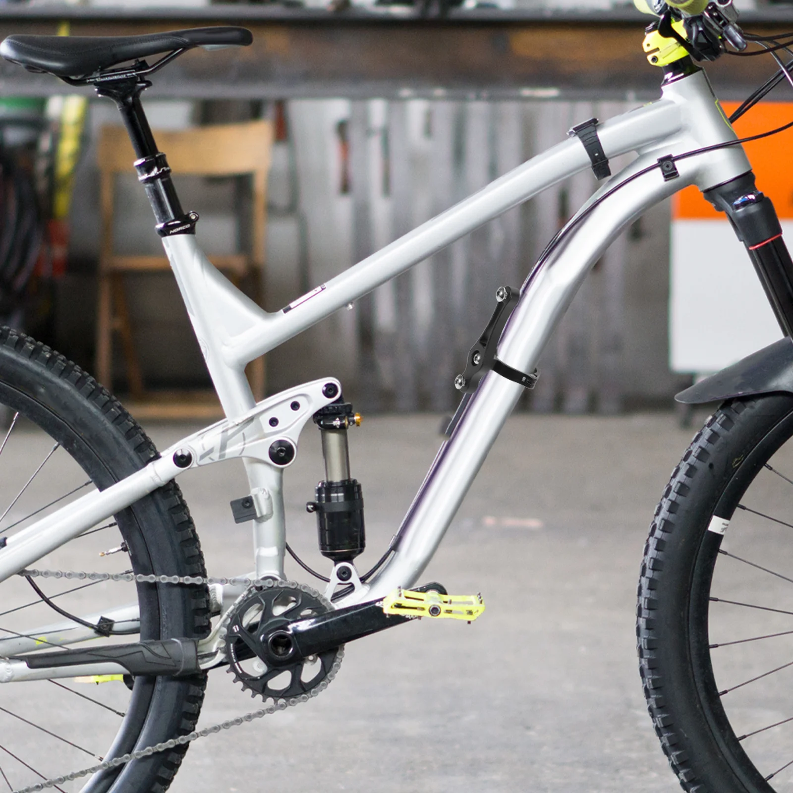 

1Set Bike Water Bottle Holder Adapter Aluminum Alloy Versatile Mount Clamp for Handlebar Seatpost Fork Cycling Accessories