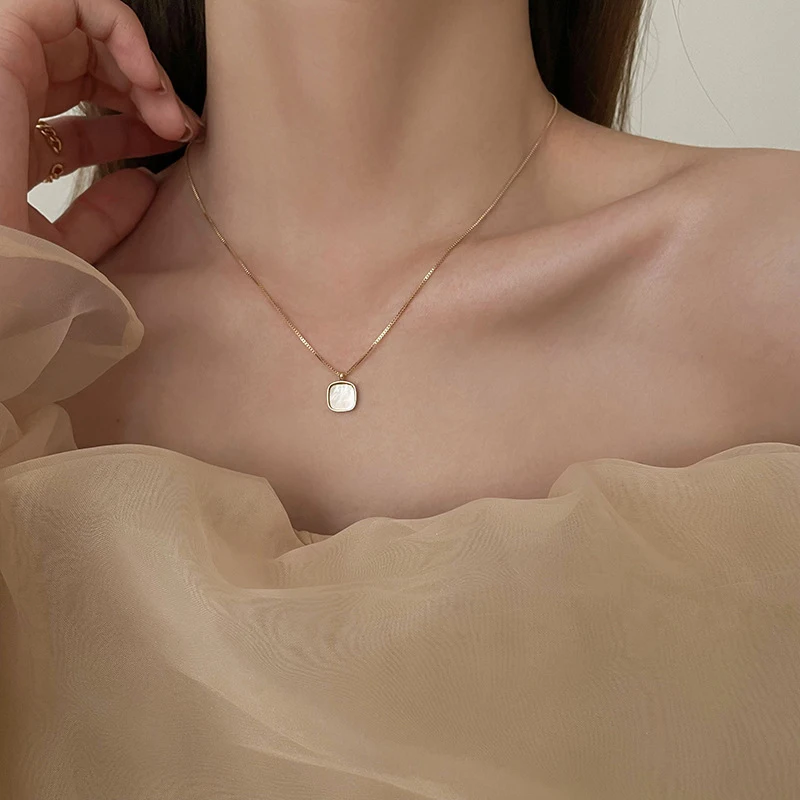 Korean Light Luxury Chain Choker Tiny Square Shell Pendant Necklace for Women Party Wedding Fashion Jewelry Collar Accessories