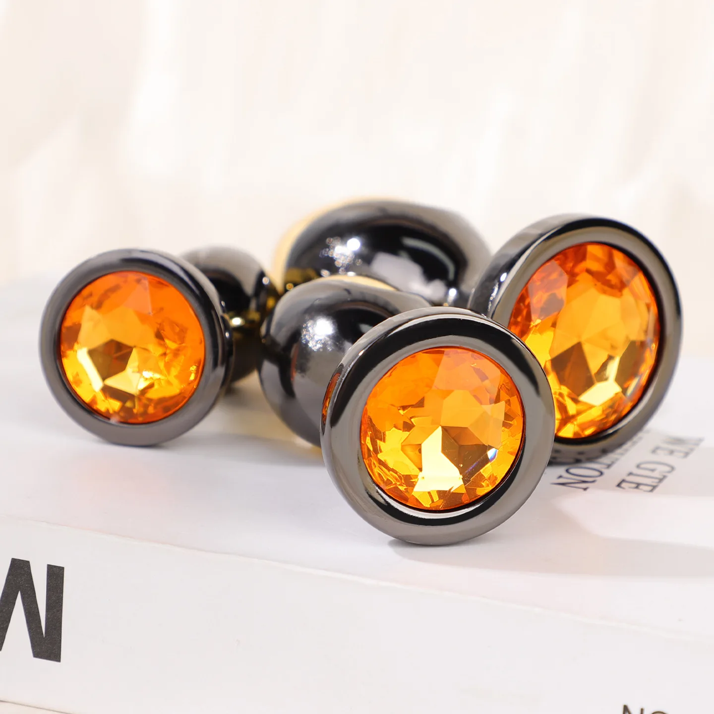 أسود وذهبي مرصع بالألماس قاعدة معدنية بعقب المكونات مناسبة للأزواج مقاسات S/M/L المبتدئين إلى المستخدمين المتقدمين الجنس لعب +18