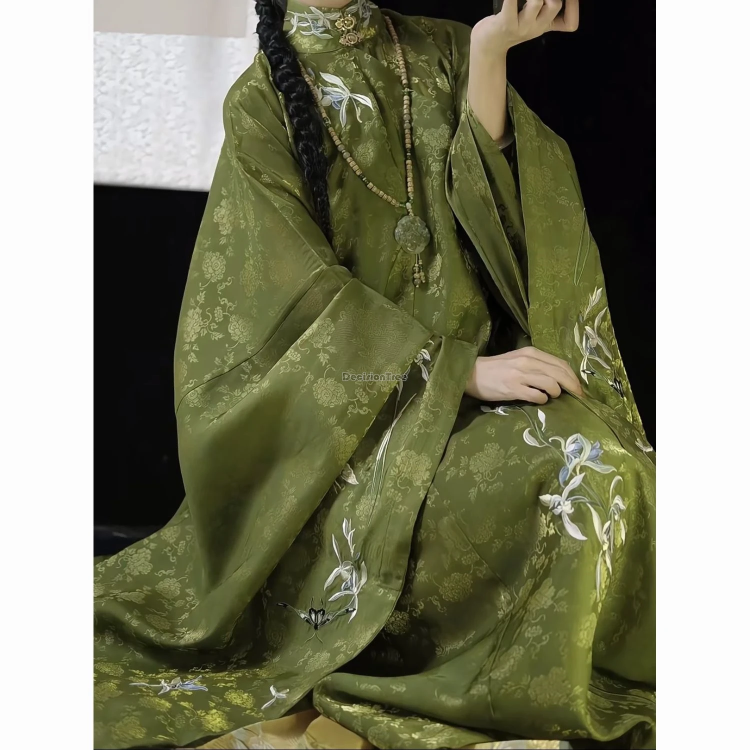 

Женский традиционный китайский ханьфу 2025 года: вышитый халат с воротником-стойкой и плиссированной юбкой в стиле династии Мин, большие размеры