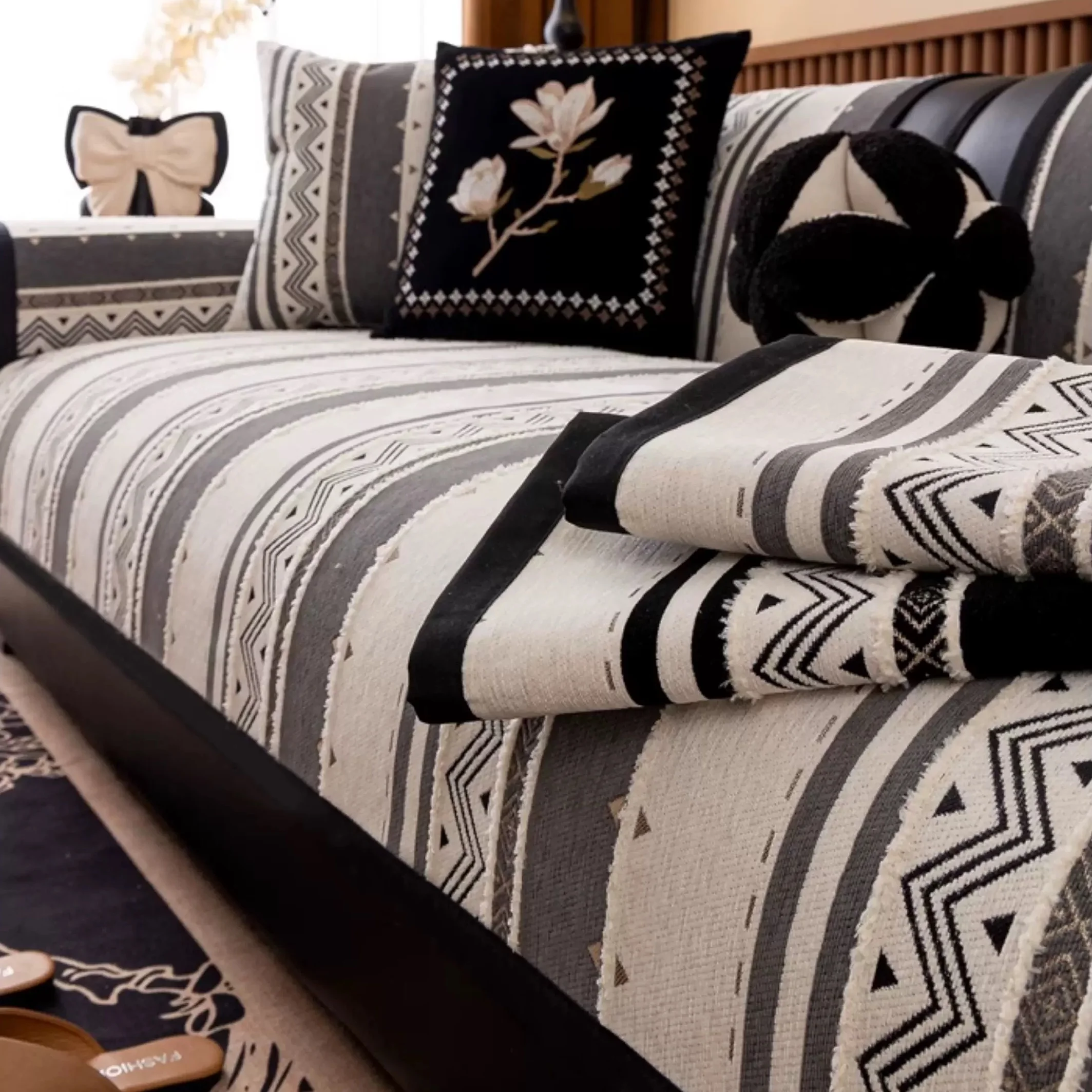 1pc Bohemian Chenille Non-Slip Sofa Cushion Cover, All-Season Soft Comfort Sofa Towel, Home Decor, Anti-Skid Sofa Protector