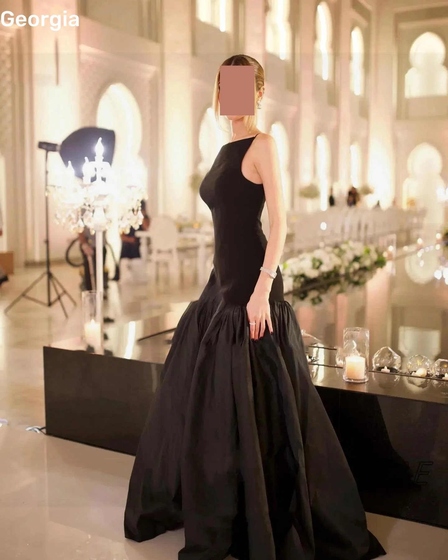 

Customized Luxury Evening Dresses A-Line Scoop Neckline Floor-Length Zipper Up Sleeveless Lining Elegant Party Dresses