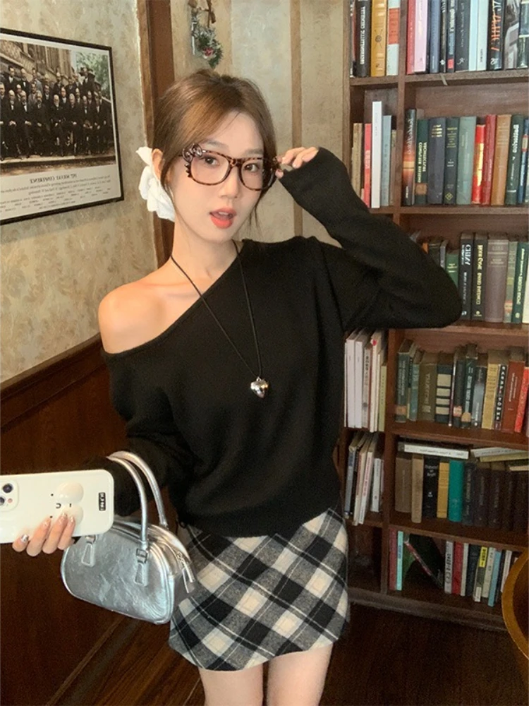 

Нежный вязаный свитер с открытыми плечами и длинными рукавами нестандартной формы, женский осенне-зимний свитер 2024, новый модный универсальный тонкий пуловер, топ