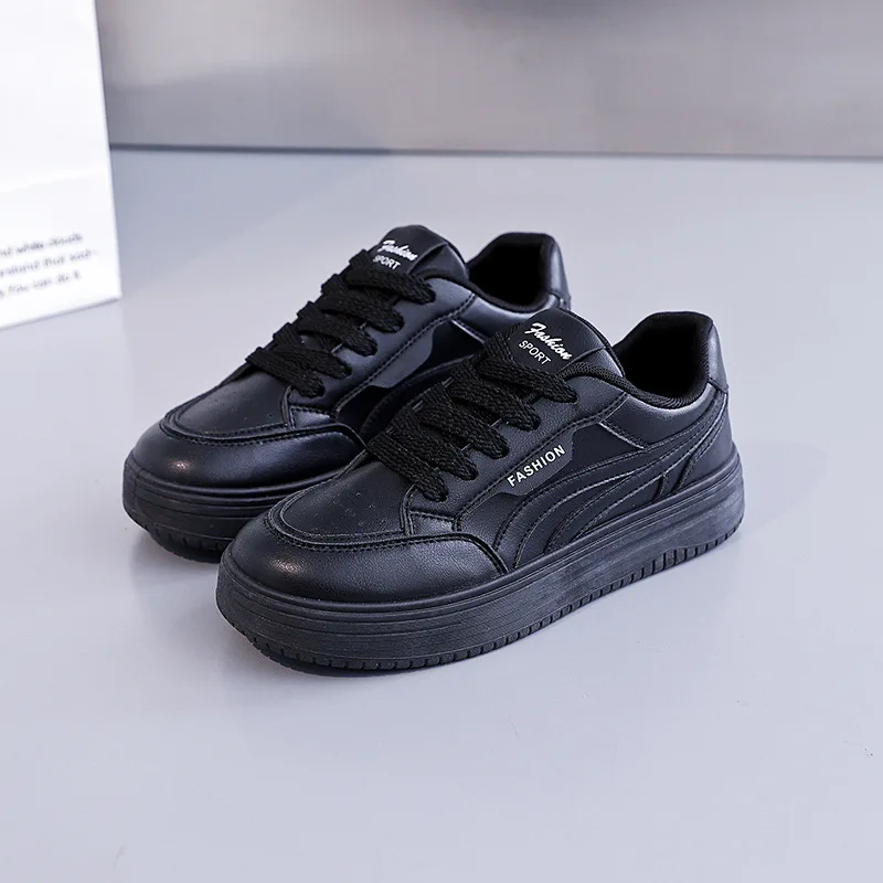 White shoes 2025 autumn new versatile casual women's flat bottomed small leather surface board shoes