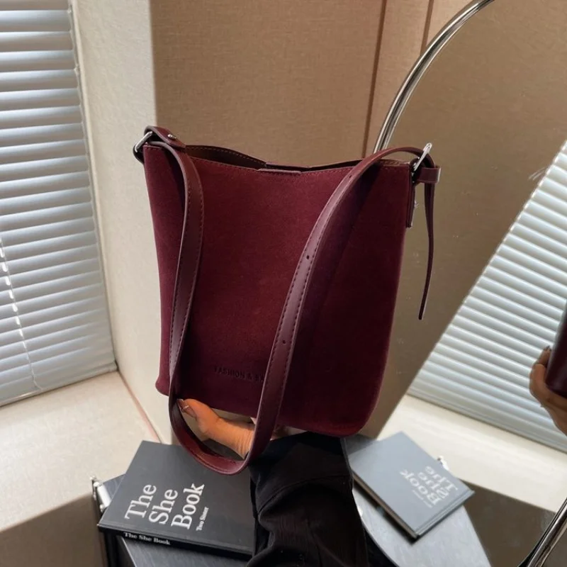 

Famous Designer Leather Women's Tote Bag Luxury Brand Fashionable Classic Chic Elegant Commuter Vintage Daily Bag​
