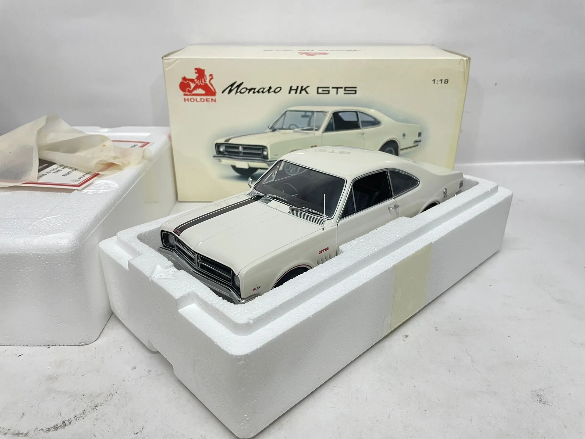 

Autoart 1:18 Monato HK GTS White Simulation Limited Edition All Open Alloy Metal Static Car Model Toy Gift