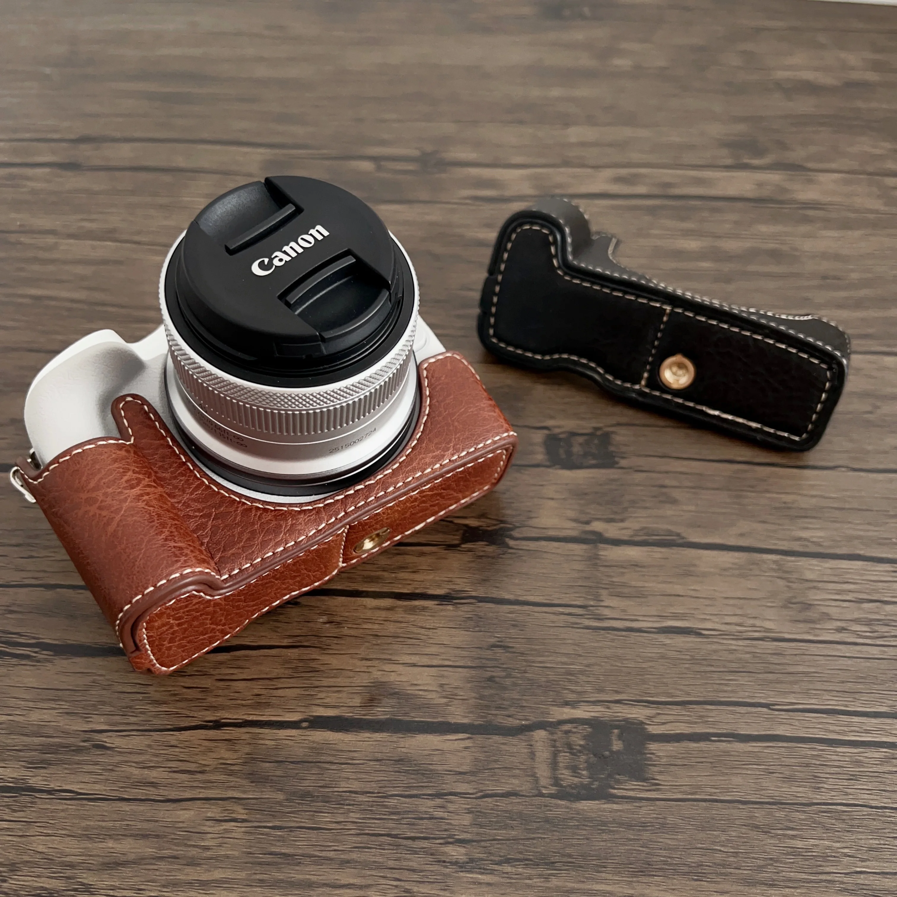 Casing kulit PU pola Buffalo tas Video kamera pelindung dasar setengah bodi untuk Canon EOS R50 R100 penutup bawah bukaan pelindung