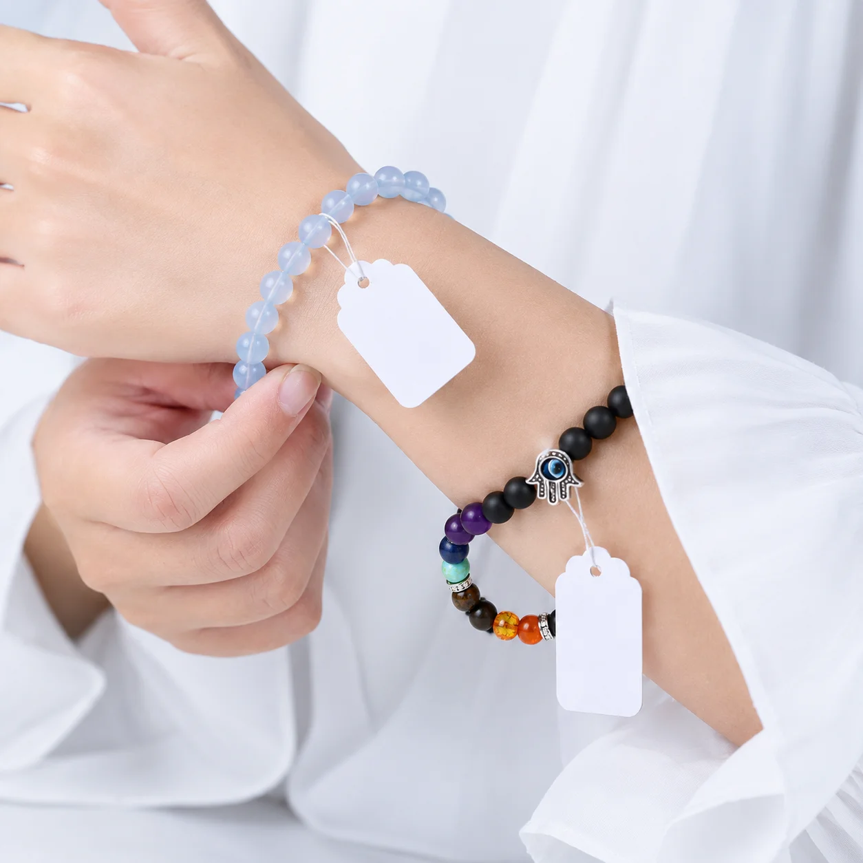 100 Stück weiße leere Preisschilder mit Lanyard, Papier-Hängeetiketten für Schmuck, Ringe, Armbänder und Einzelhandelsdisplays – Detail 2