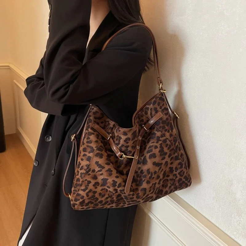 

Уникальная однотонная большая сумка с буквенным логотипом, элегантная кожаная сумка через плечо, женская винтажная шикарная сумка