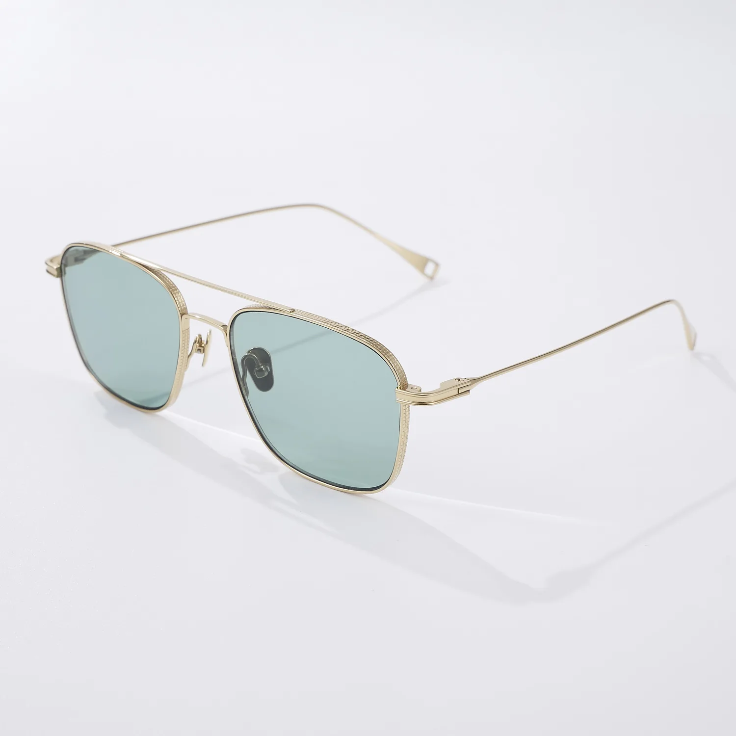 

Солнцезащитные очки 2026: Высококачественные, из чистого титана, с двойной дужкой, градиентные, квадратные, для путешествий, UV400, для женщин и мужчин, для вождения, модные