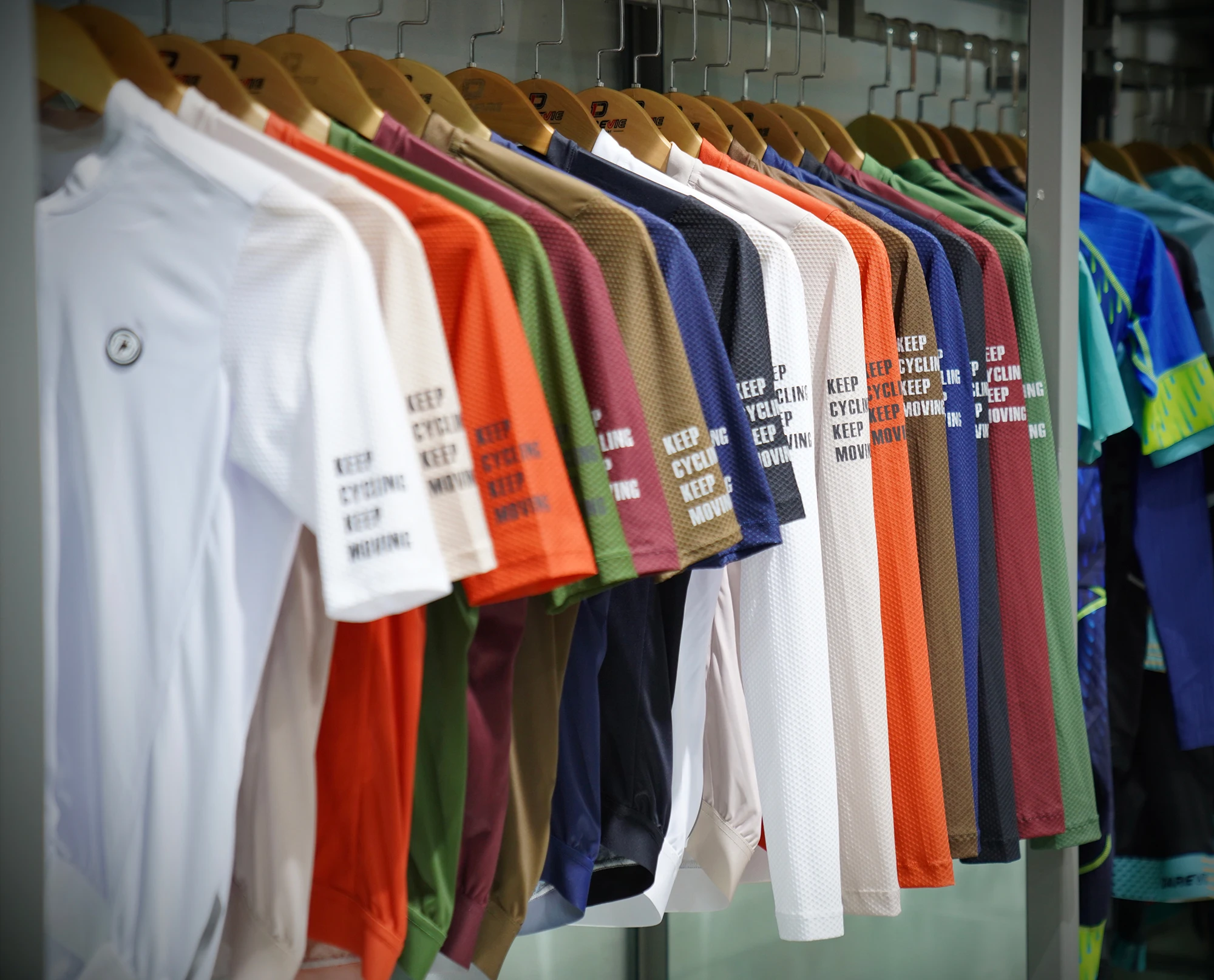 DAREVIE Radtrikot mit 3D-Bubble-Ärmeln, UV-Schutz, Profi-Level, Herren-Radtrikot, Feuchtigkeitsableitend, Rutschfest – Detail 26