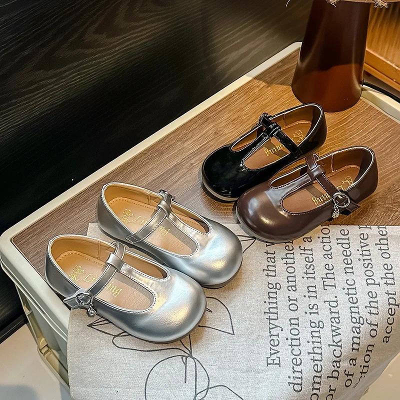 

Обувь для девочек с Т-образным ремешком, весенне-осенние детские оксфорды для девочек, мягкая обувь из искусственной кожи, школьные детские туфли на плоской подошве, туфли Мэри Джейн для девочек, серебро