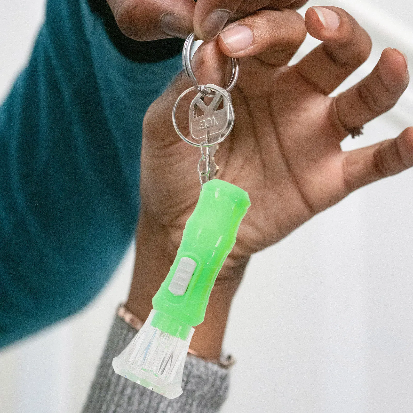 100pcs-mini-flashlight-keychain-small-portable-led-light-keyring-torch-for-outdoor-camping-hiking-emergency-use