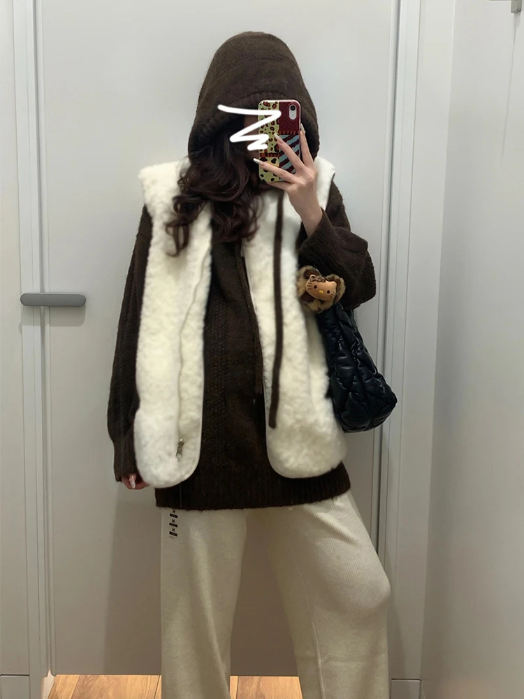 

Lamb Velvet Sweater Vest Set Women's New 2025 Autumn Winter Small Size High-End Feeling Layering Vest Jaet Floral Ling