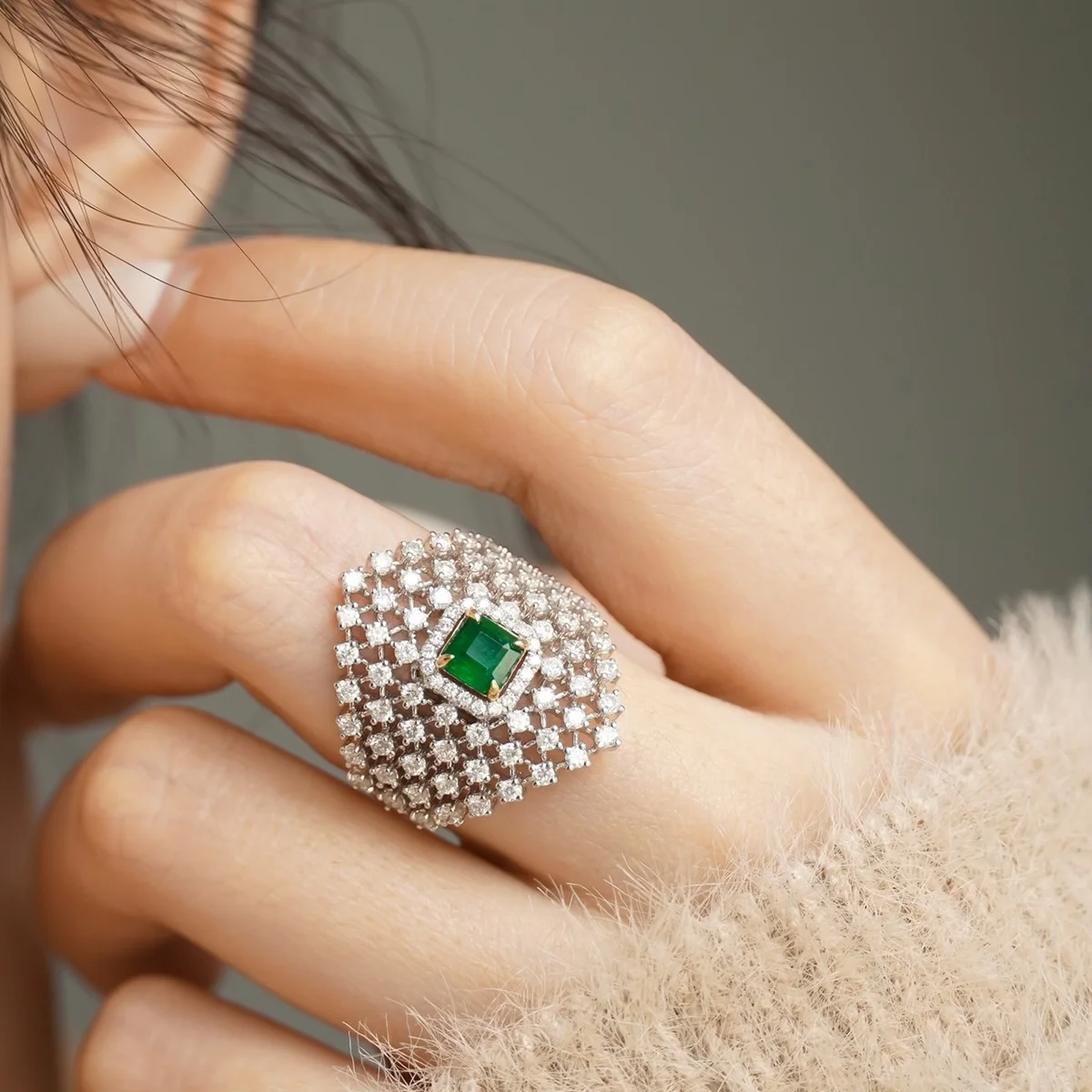 

Niche Designer 925 Silver Set Natural Emerald Honeycomb Ring Geometric Chunky Emerald Band Statement Personality Custom Jewelry