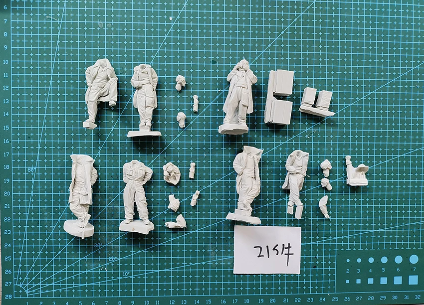 Resin soldier  1/35 MODERN soldier CREW include 7 and accessories Model Unassambled Unpainted  Figure Building Kit