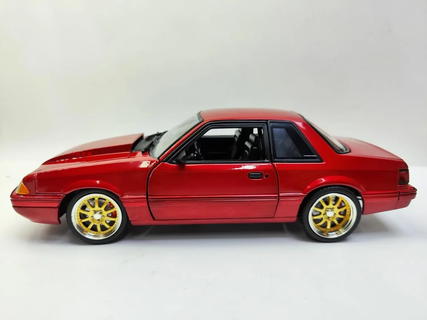 GMP 1:18 1990 Ford Mustang como se muestra en la imagen modelo de coche de aleación coleccionable