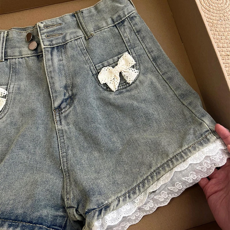 Pantaloncini di jeans con design a fiocco in pizzo nuovo da donna Estate nuovi pantaloni a gamba larga sottili a vita alta stile ampio alla moda