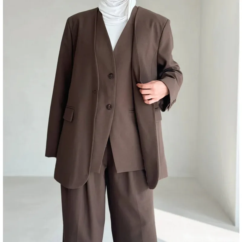 سترة SS25 Cyber Y2K القابلة للتحويل: سترة نسائية بإبزيم جانبي منقوشة بالذكاء الاصطناعي مصنوعة من نسيج التكنولوجيا المعاد تدويره متعددة الاتجاهات للمكتب إلى ملابس الشارع #4