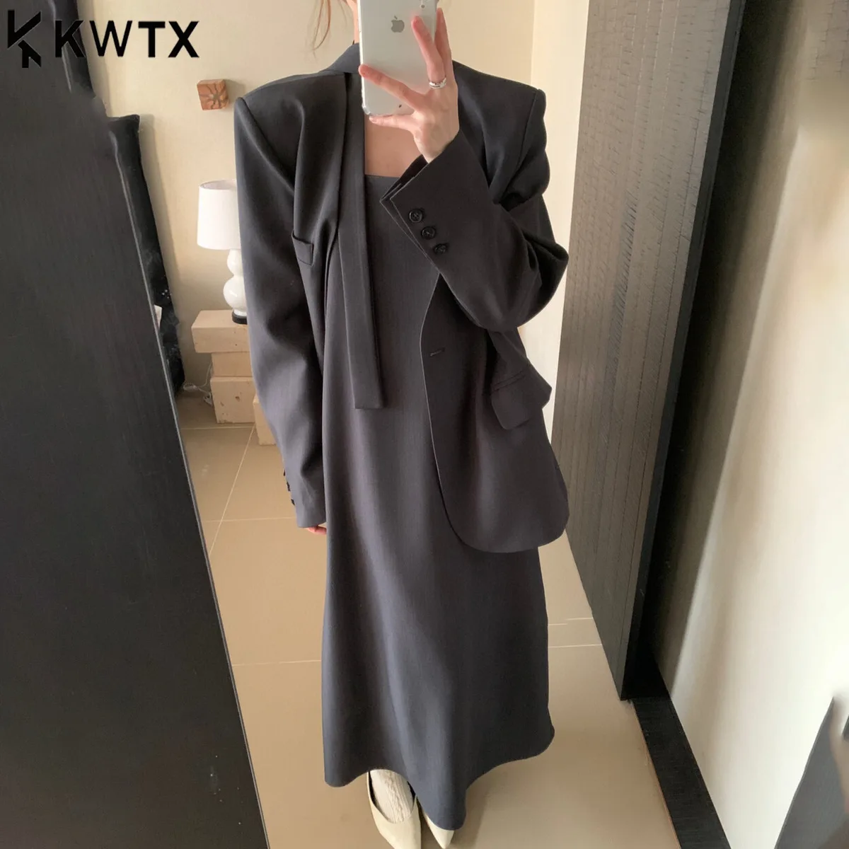 

KWTX 2025 Новый блейзер во французском стиле с V-образным вырезом и платье с регулируемыми бретелями, комплект из 2 предметов с поясом - элегантная офисная одежда, осенние наряды