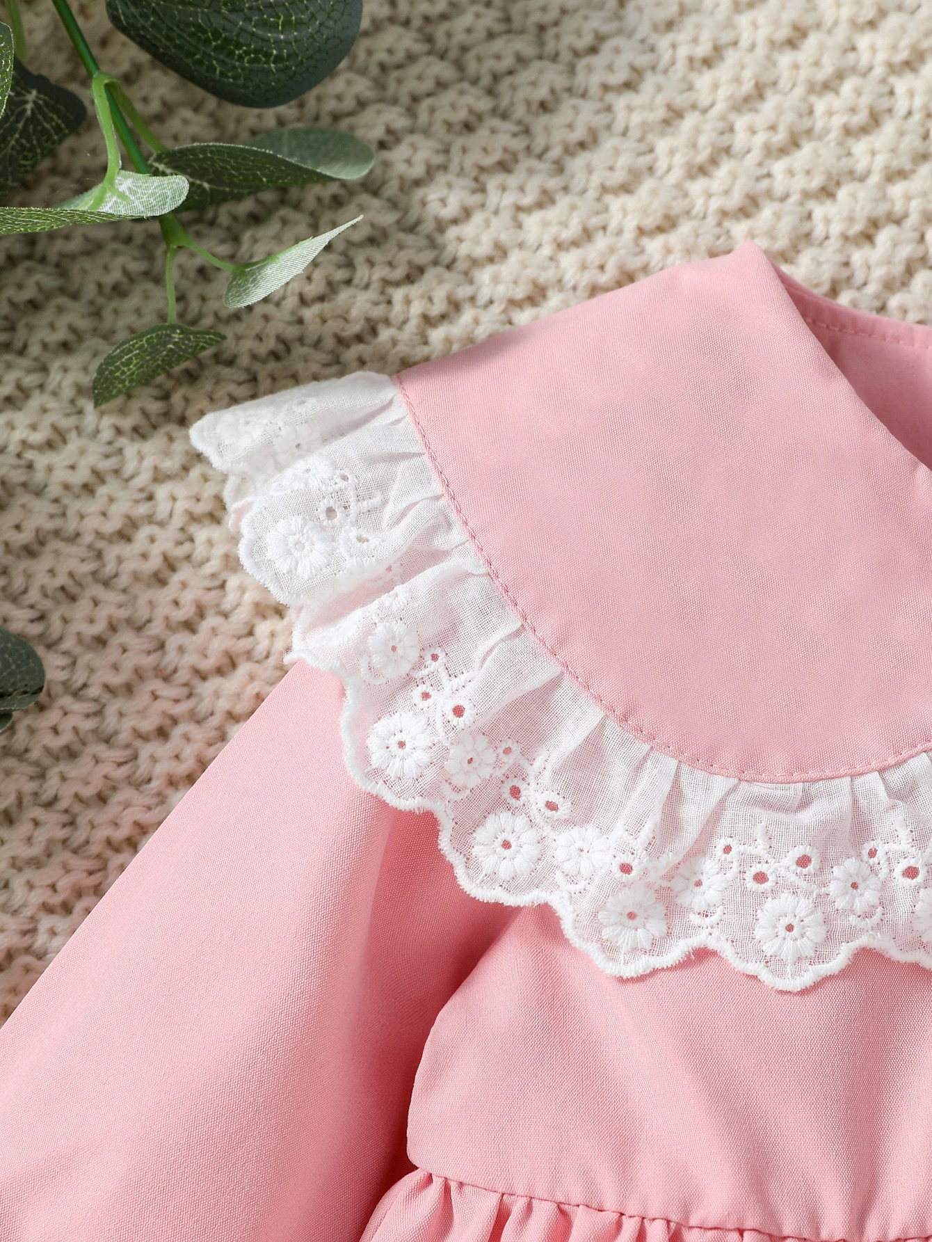 فساتين بناتي للأطفال لعام 2025 لخريف نمط جديد بأكمام طويلة وياقة الدمية مع فستان الأميرة من الدانتيل موضة ساخنة لـ 1-3 سنوات