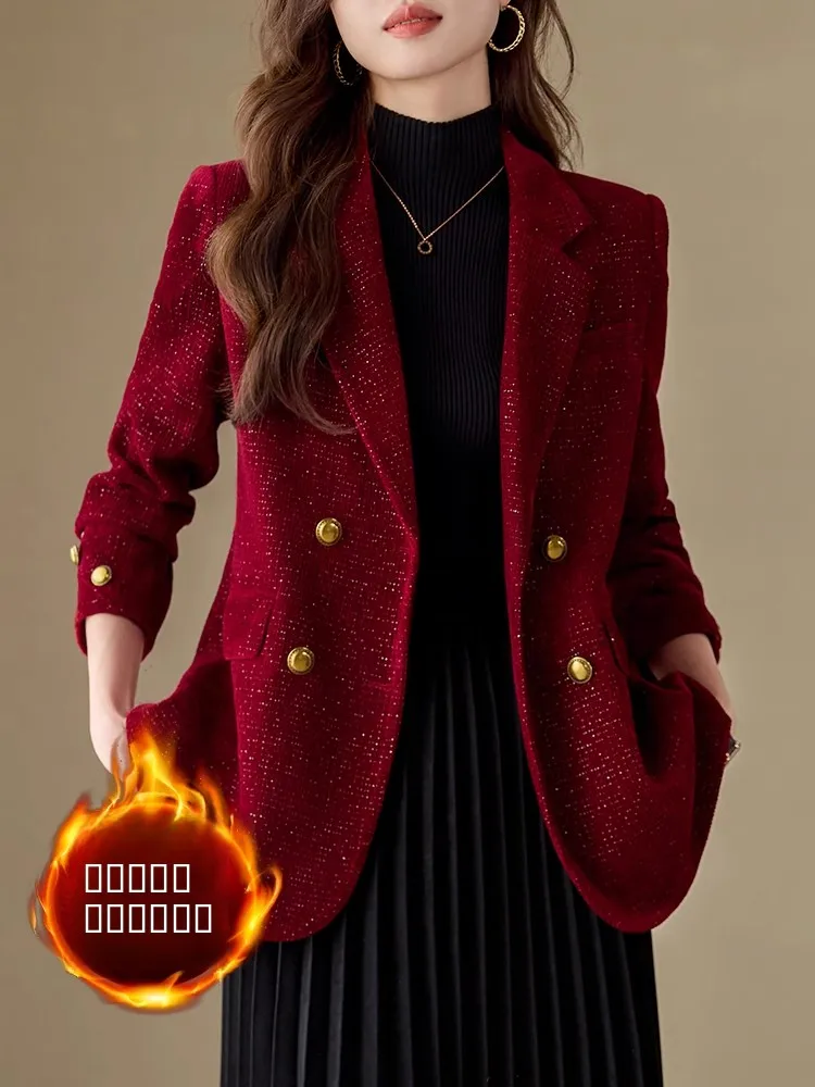 Traje de invierno para mujer de pana roja gruesa con inserto de algodón, doble botonadura, estilo profesional y detalles de hilo.