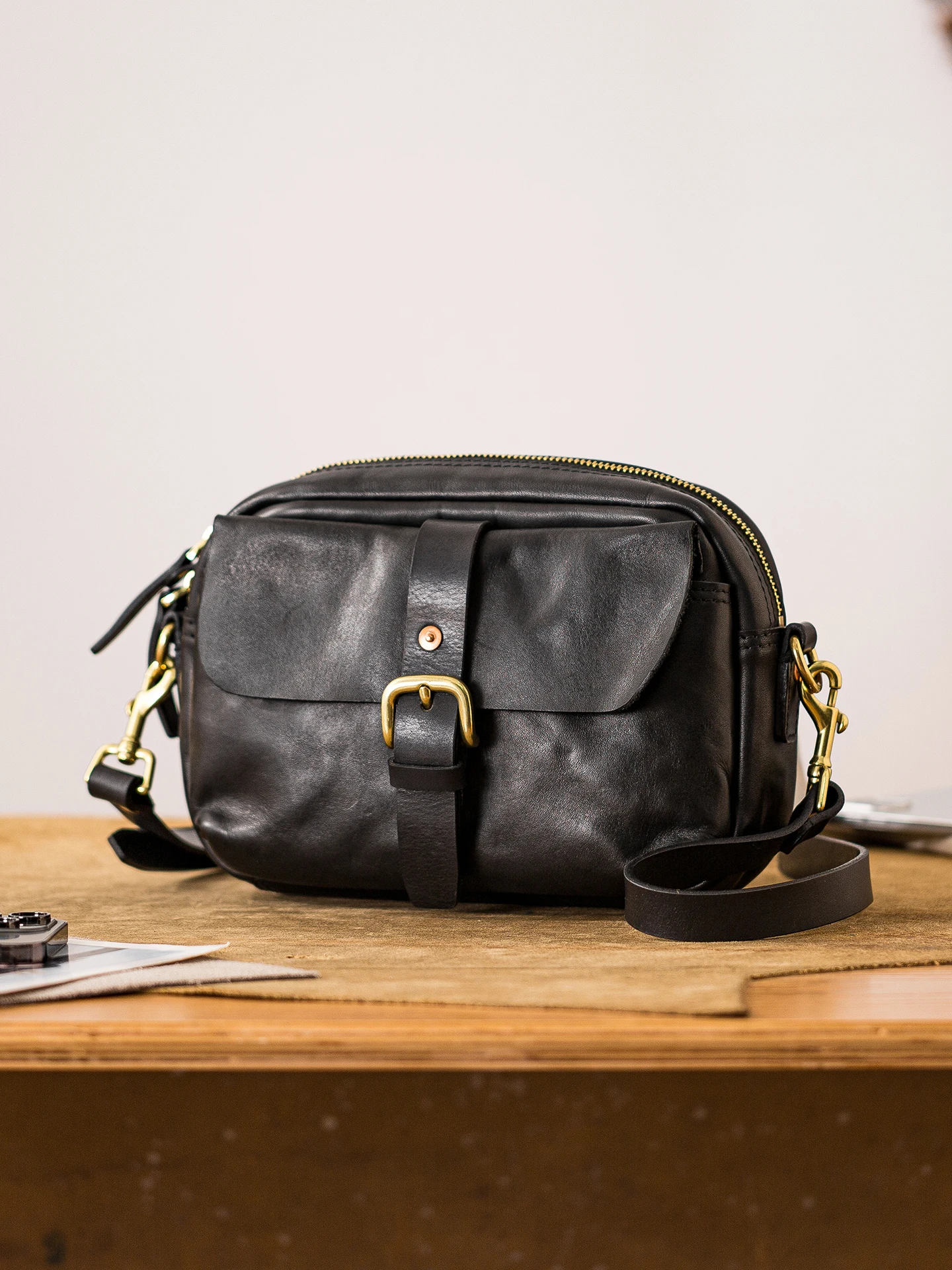

weekend casual luxury vegetable tanned cowhide men's shoulder bag fashion handmade genuine leather party black crossbody bag