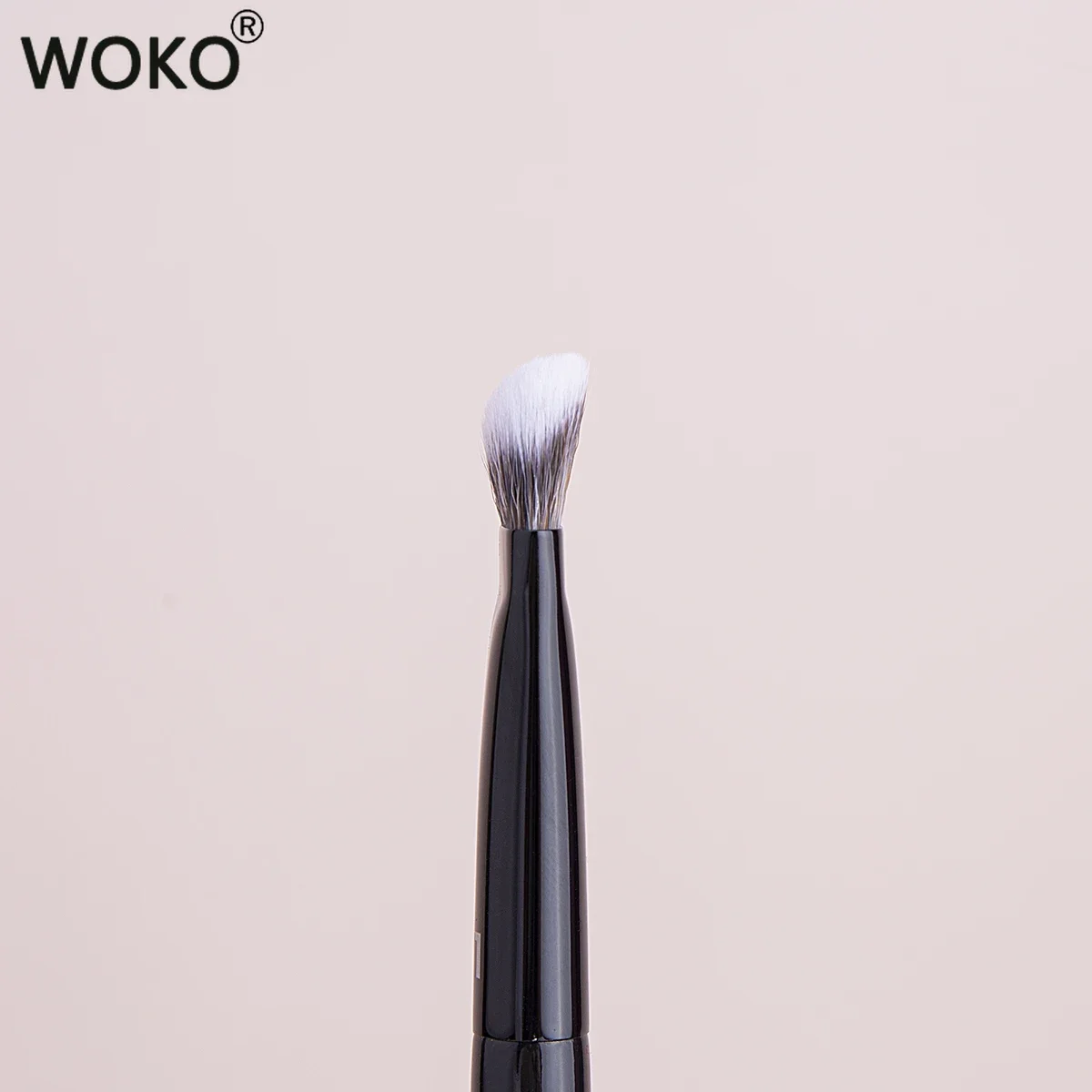 71 Angled Concealer Brush Buildable Coverage Concealer Blending Makeup Brush Professional Concealer Liquid Cream Makeup Tool