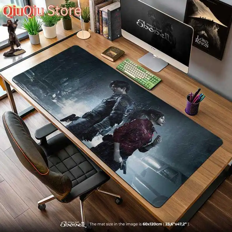 

Resident Evil 2 Mouse Pad – Leon & Claire in Rainy Raccoon City Scene, Survival Horror Gaming Desk Mat, RE Fan Gift