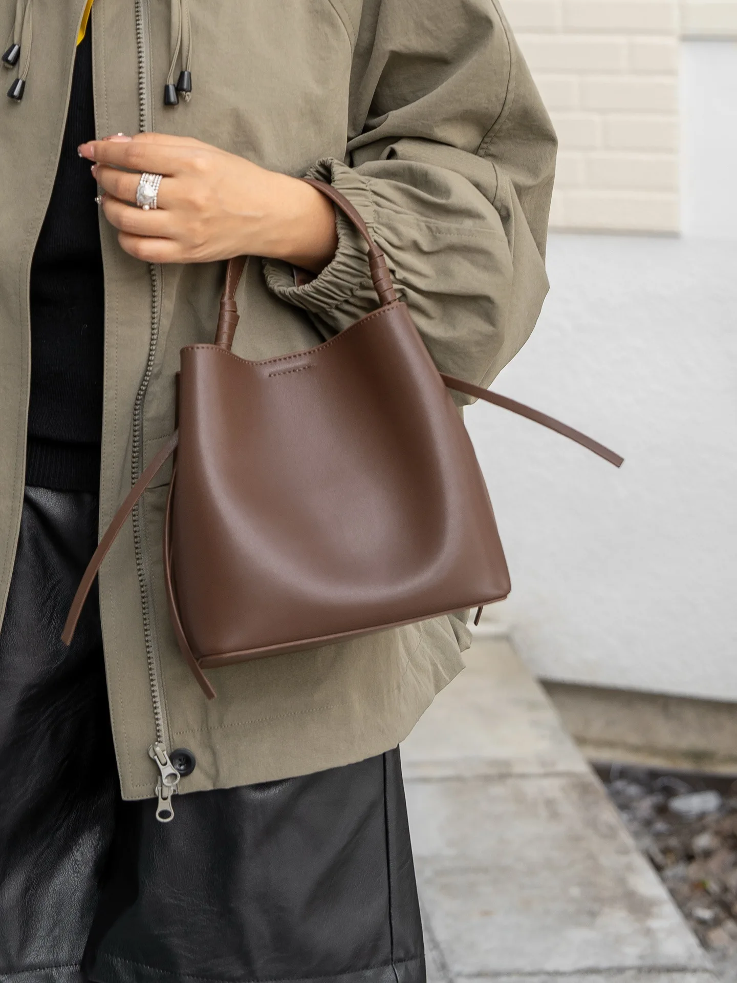 

Genuine Leather Women Bag Retro Ssenior Sense Two Layers Of Cowhide Handbag Large-capacity Fashion Versatile Women Shoulder Bag