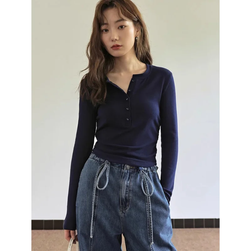 봄과 가을 긴팔 니트 티셔츠 여성용 슬림 탑 캐주얼하고 다재다능한 기질의 이너 베이스 셔츠