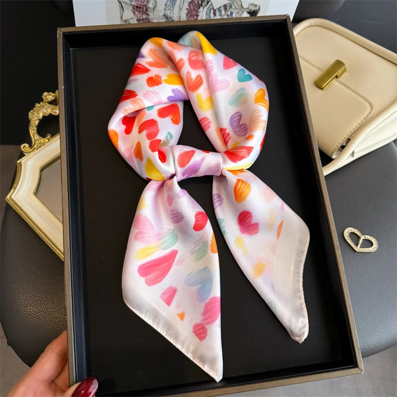 Pañuelo cuadrado de seda con estampado de corazones para mujer, 70 cm, suave, de satén, para el pelo, la cabeza, la mano, la bandolera, la cinta del bolso, la bufanda, el hiyab, el pañuelo para el cuello, la diadema